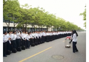 �Ϻ�һ��У280������ΪȫϵΨһŮ������...